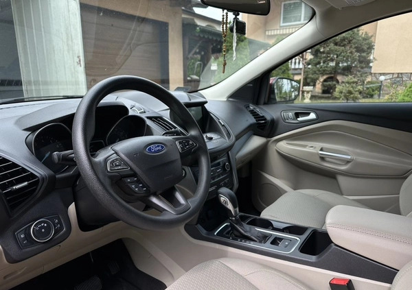 Ford Escape cena 74700 przebieg: 47000, rok produkcji 2019 z Trzebiatów małe 277